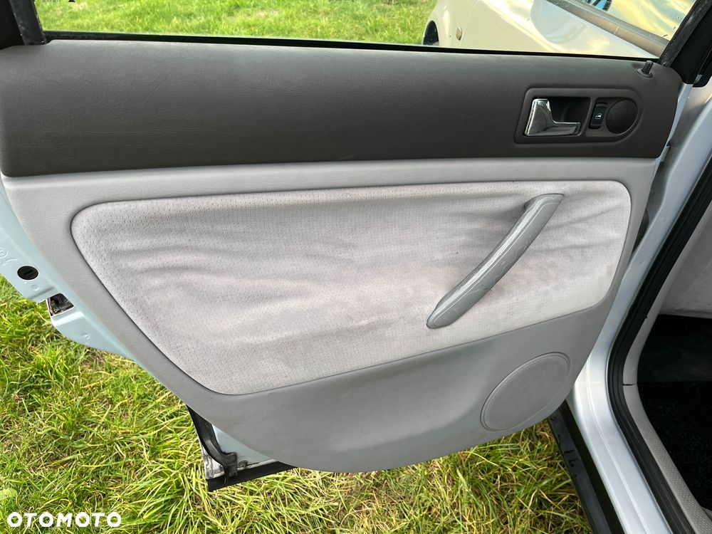 Volkswagen Passat 1.8T Comfortline - 37