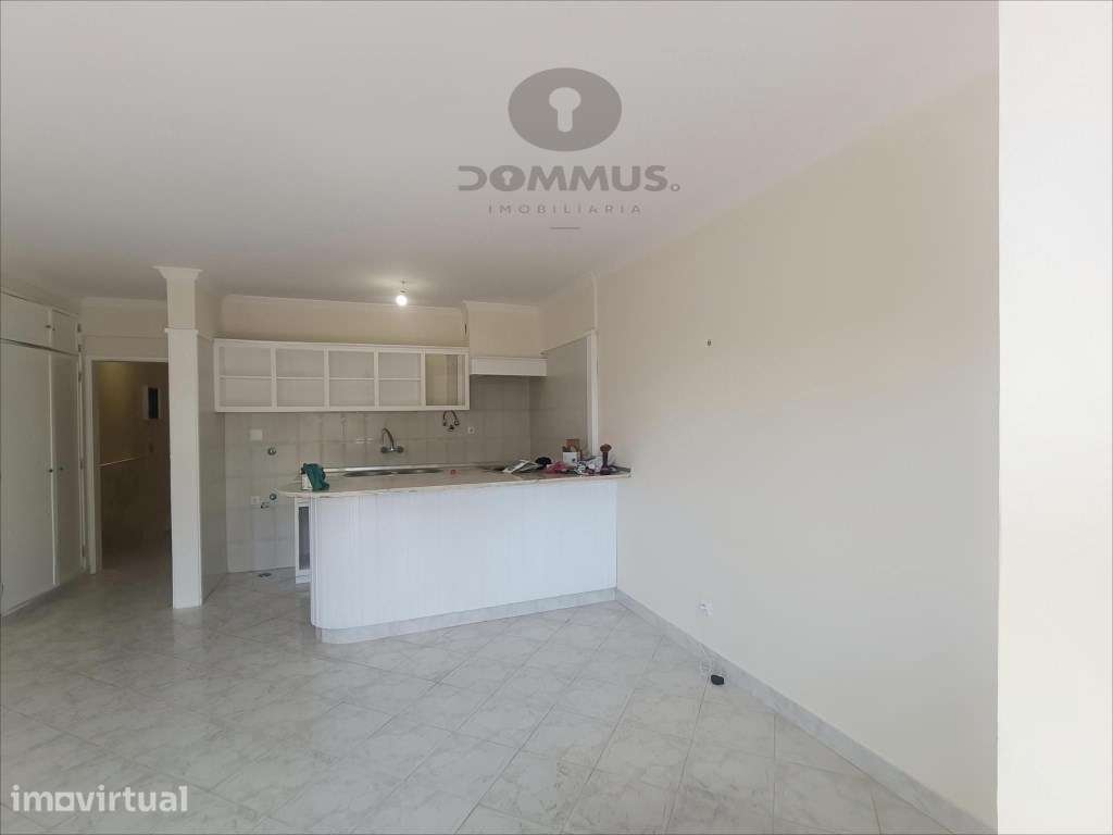 Apartamento T1 no Magoito com Vista Mar e Parqueamento - Grande imagem: 4/16