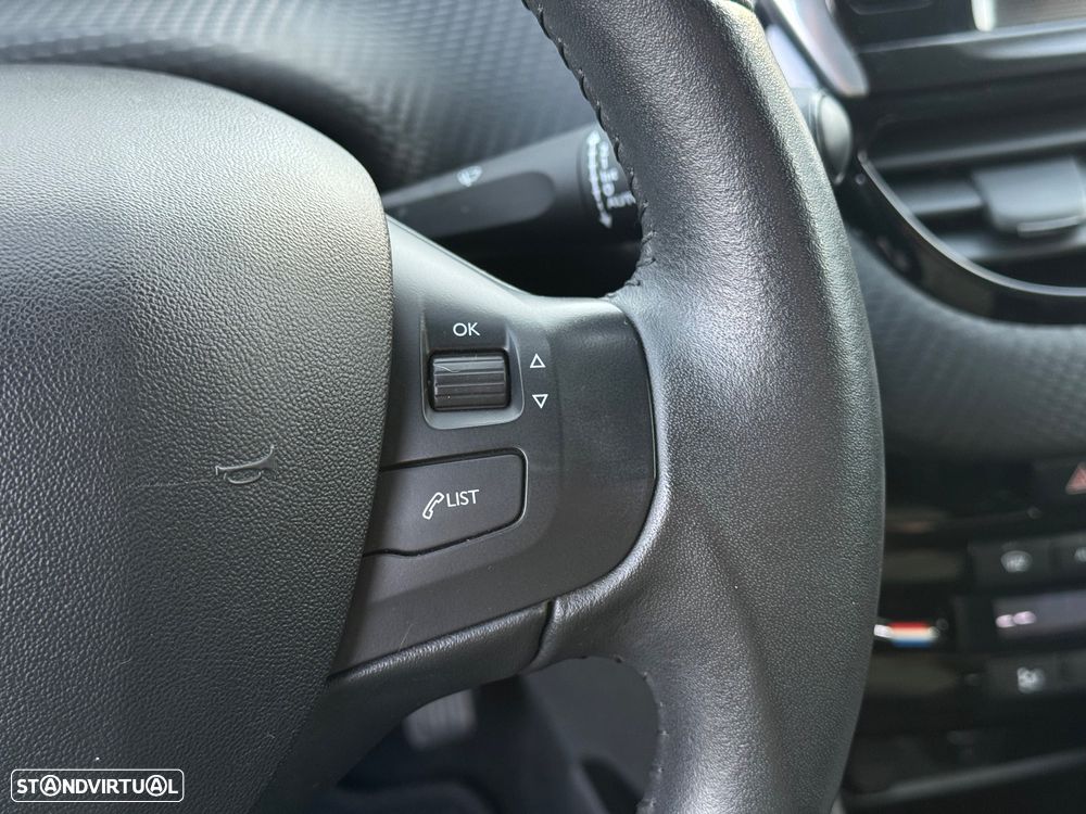 Peugeot 2008 1.2 PureTech Allure - 13