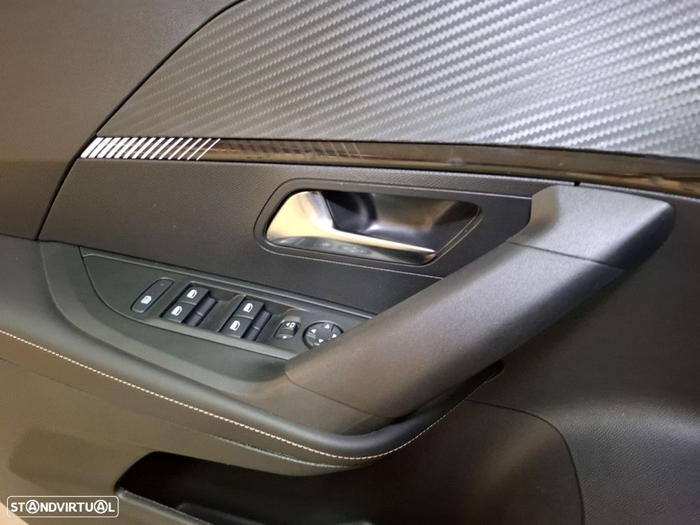Peugeot 2008 1.2 Hybrid Allure e-DCS6 - 21