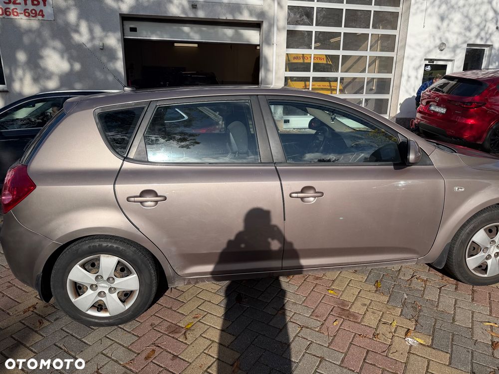 Kia Ceed - 10