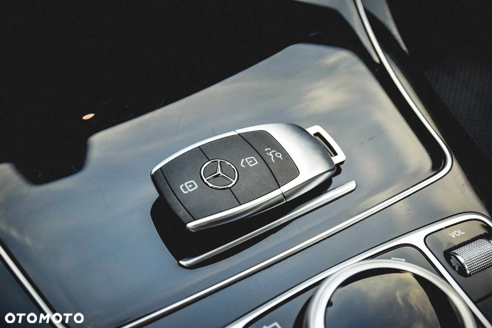 Mercedes-Benz Klasa C 180 9G-TRONIC - 39
