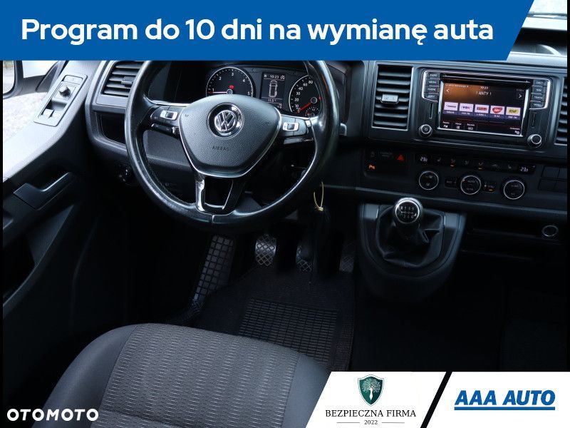 Volkswagen Caravelle - 8