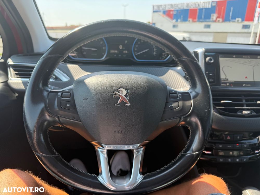 Peugeot 2008 1.2 PureTech Turbo EAT6 S&S Allure - 25