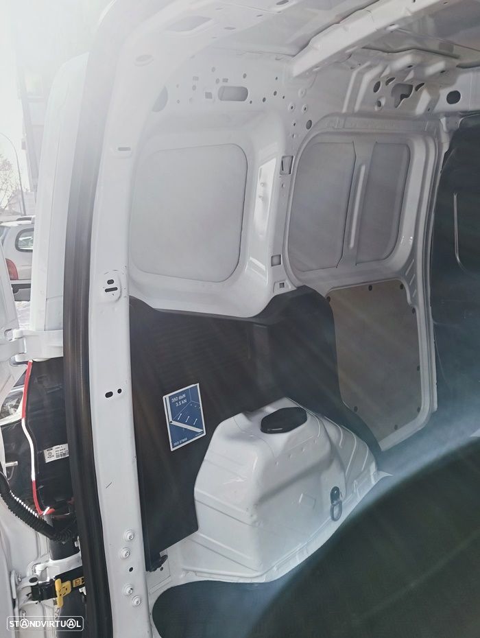 Ford Transit Courier - 19