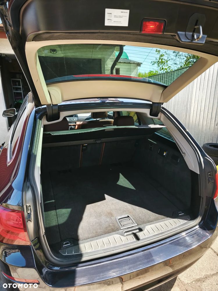 BMW Seria 5 525d Touring - 37