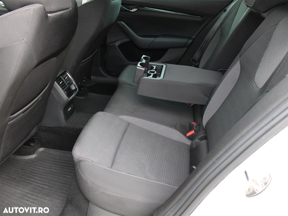 Skoda Octavia 2.0 TDI DSG Ambition - 13
