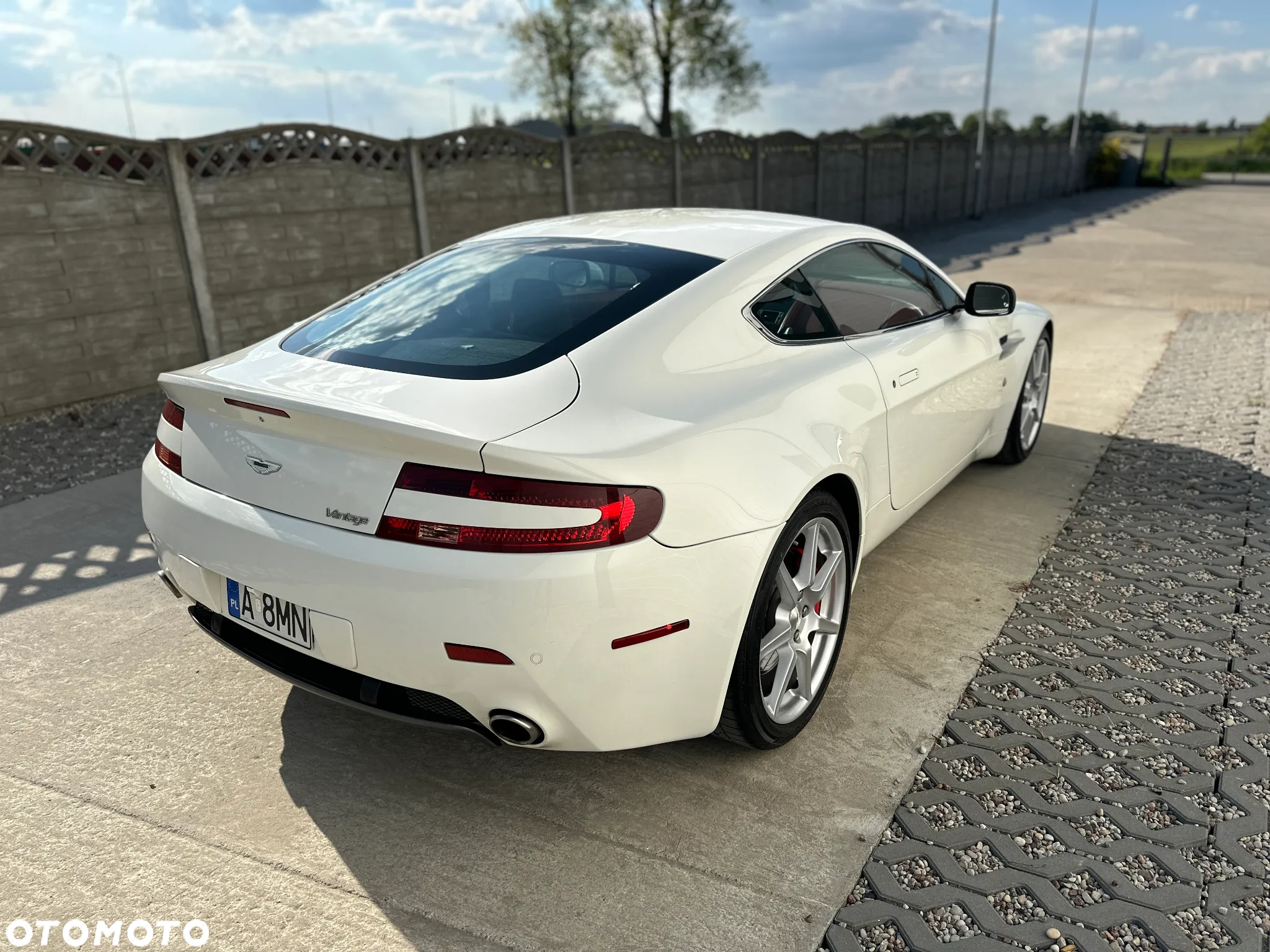 Aston Martin V8 Vantage Sportshift - 9