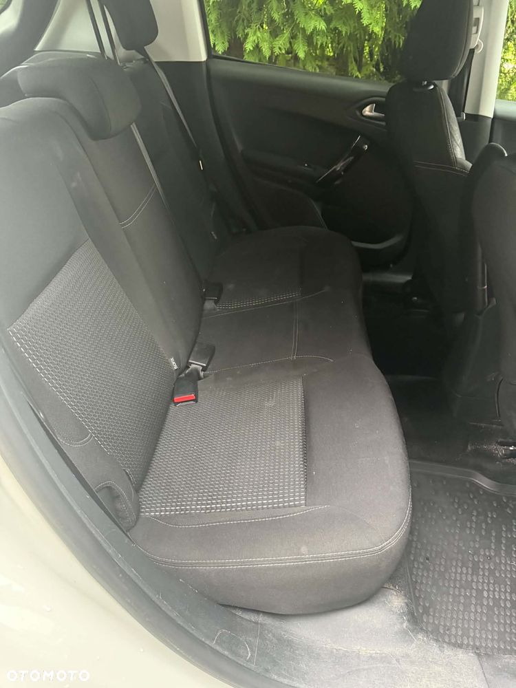 Peugeot 208 1.2 PureTech Allure S&S EAT6 - 9