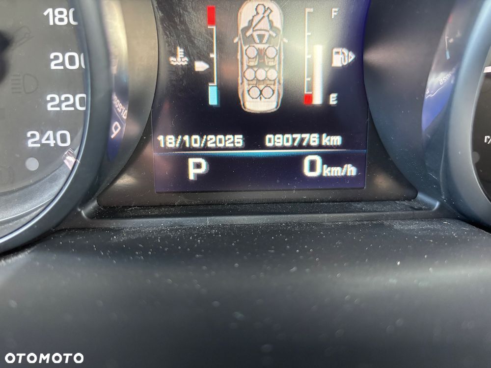 Land Rover Discovery Sport ver-2-0-d180-r--dynamic-hse - 22