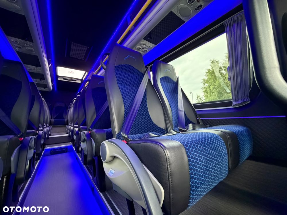 Mercedes-Benz Sprinter 517 - 22
