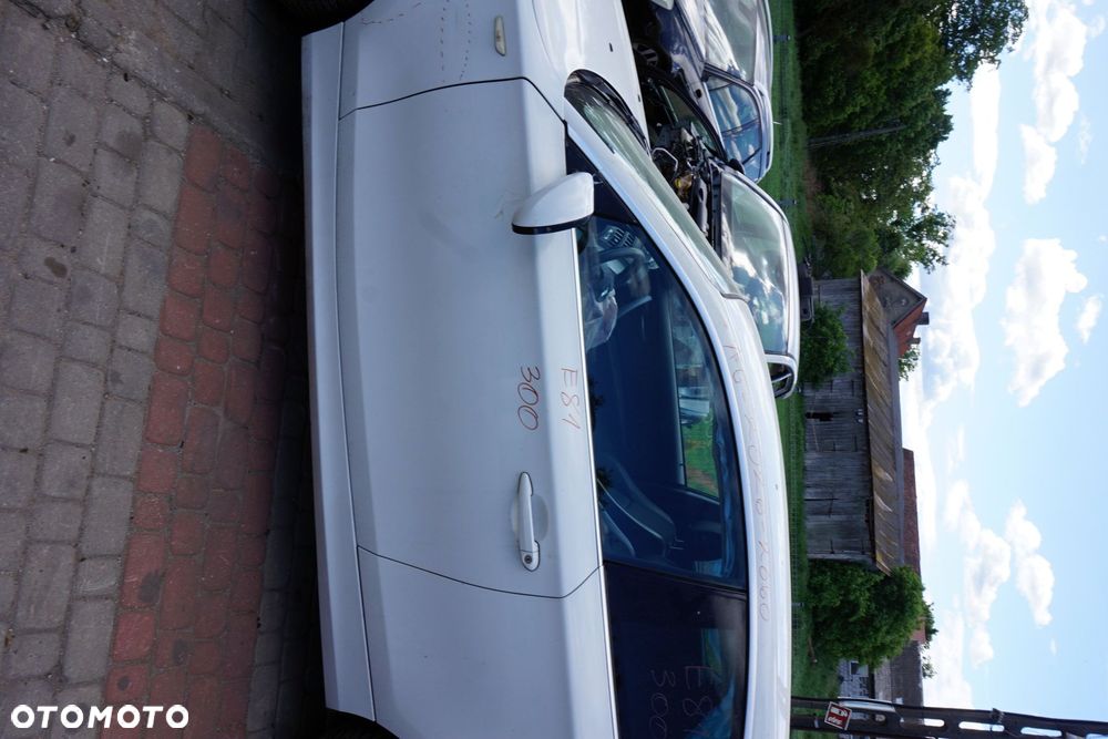 DRZWI PRZEDNIE LEWE 1 E81 LIFT 3D HB 300  BIAŁY ALPINWEISS BMW 2007-2011 - 1
