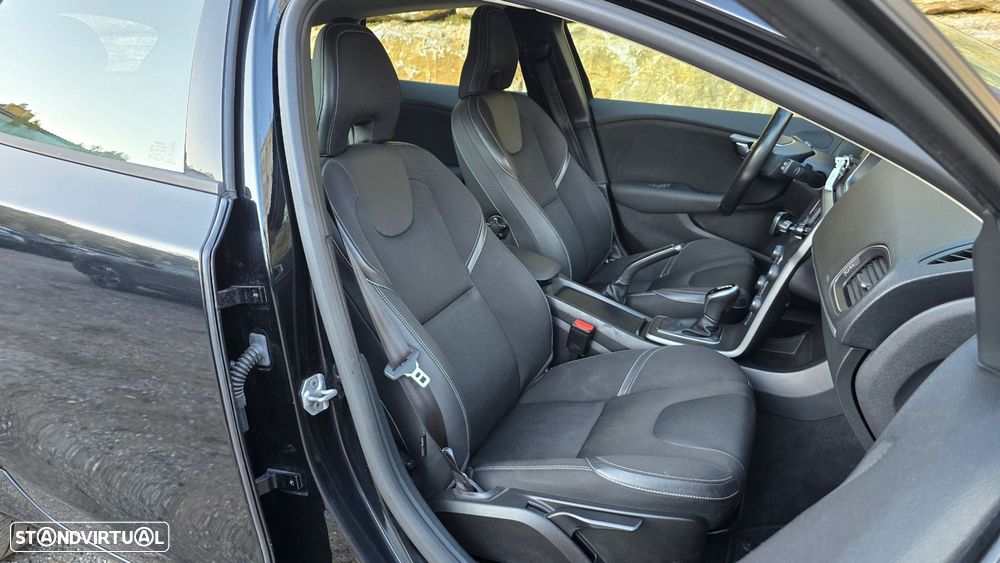 Volvo V40 2.0 D2 Momentum Geartronic - 30