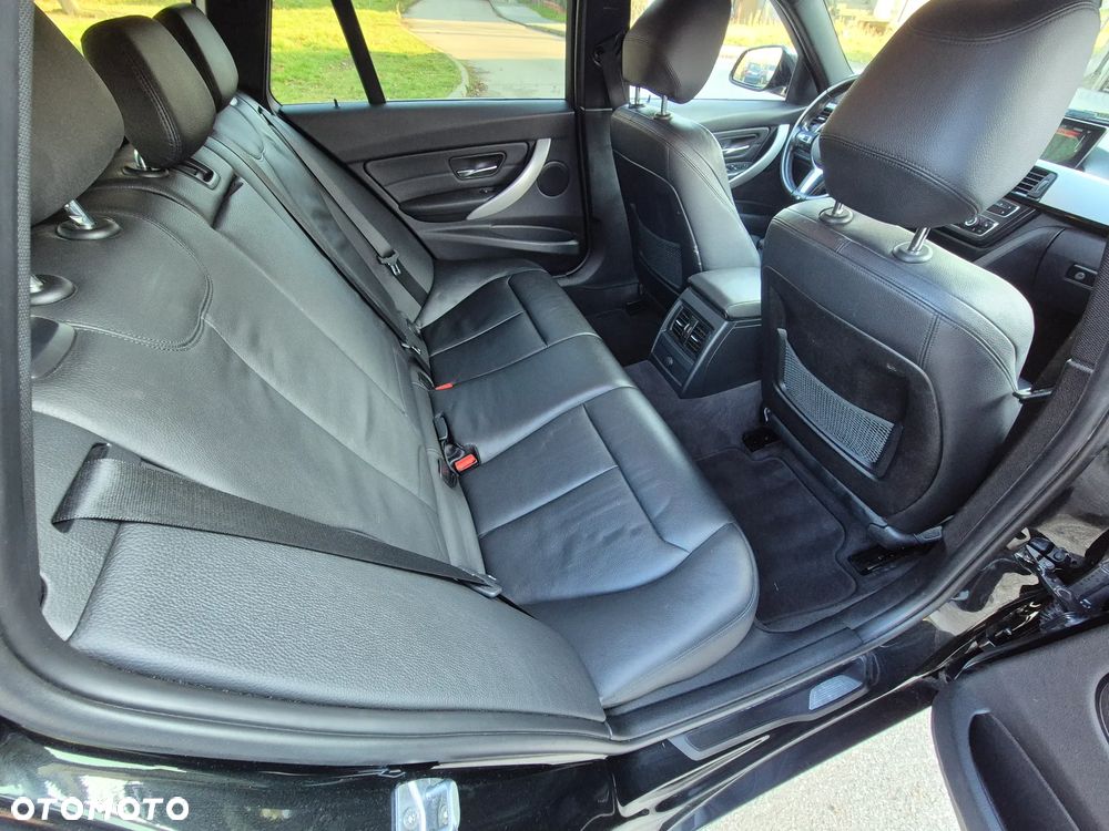 BMW Seria 3 320d xDrive M Sport - 29