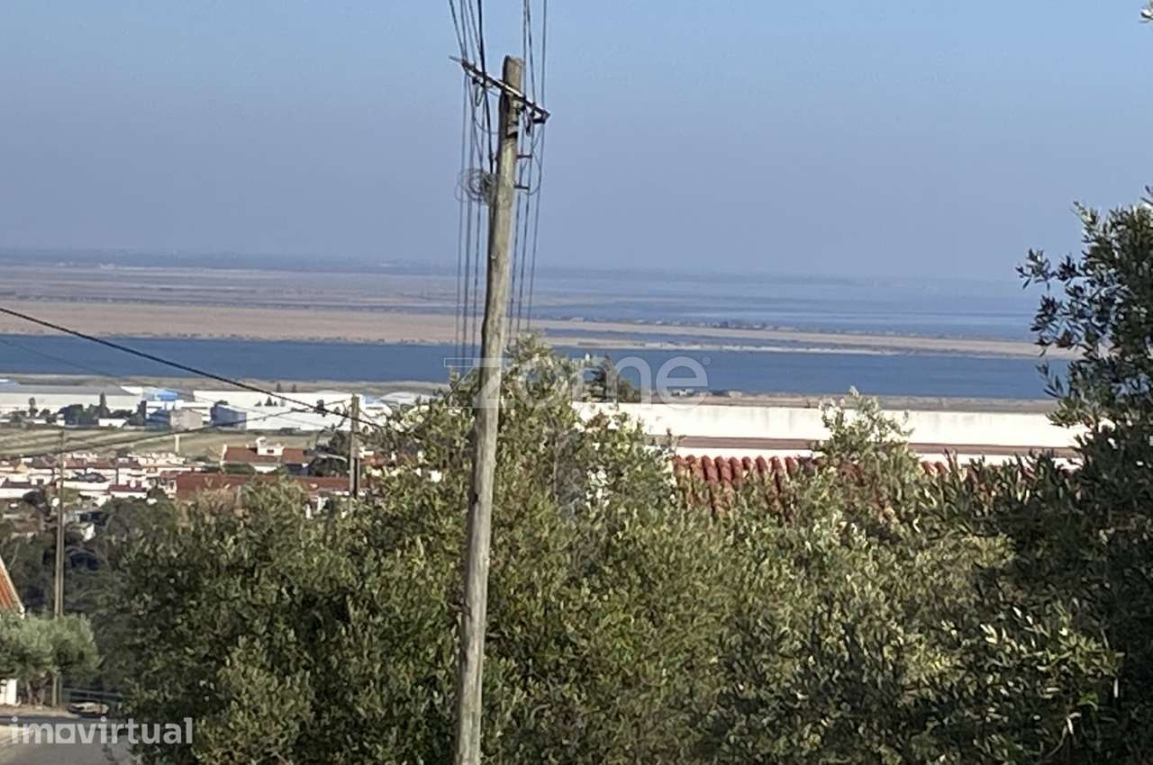 Terreno em zona de moradias com vista espectacular sobre o Tejo - Grande imagem: 2/14