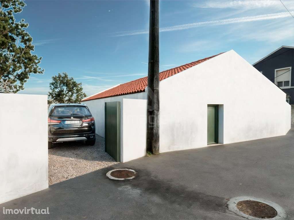 Moradia térrea com logradouro e pátio em São Pedro da Cadeira. - Grande imagem: 3/10