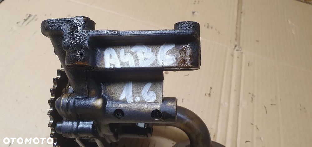 Pompa oleju olejowa Audi A4 B6 1.6 06A115105B - 6