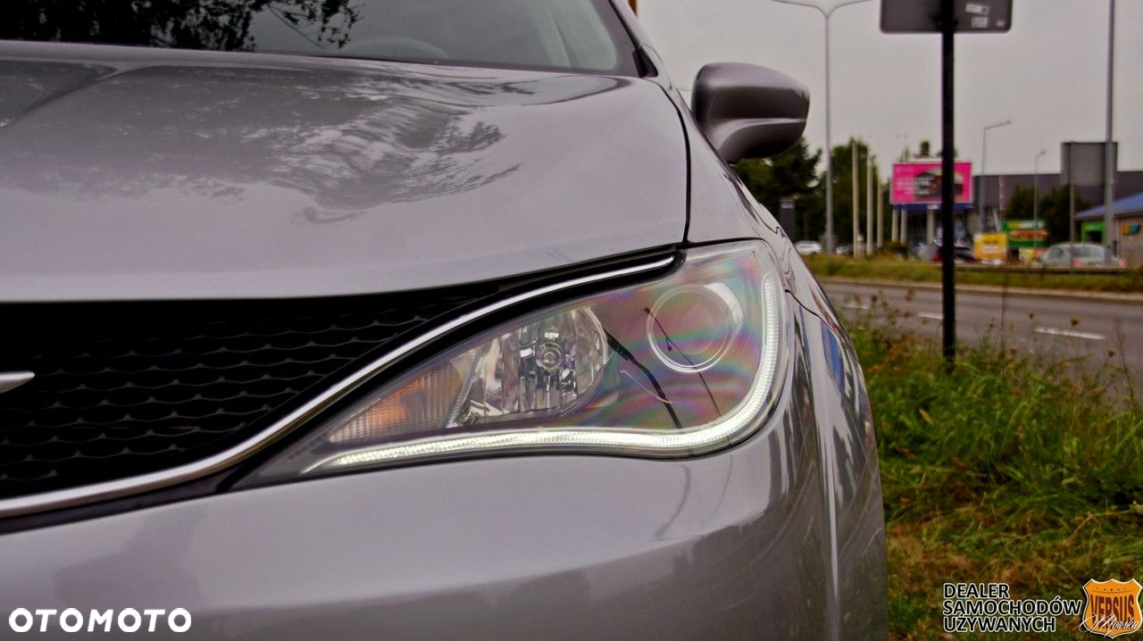 Chrysler Pacifica - 12