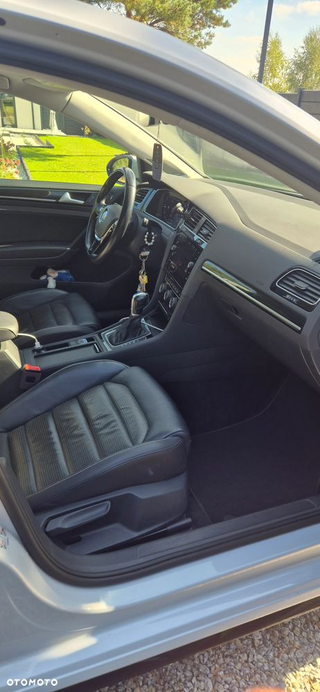 Volkswagen Golf - 6