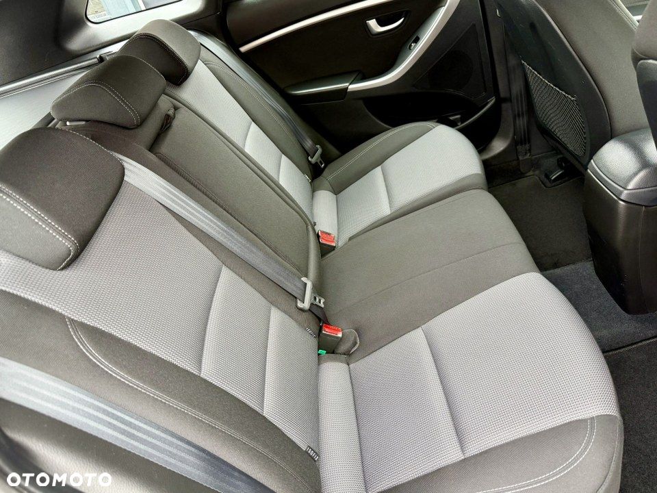 Hyundai i30 blue Kombi 1.6 GDi Passion - 33