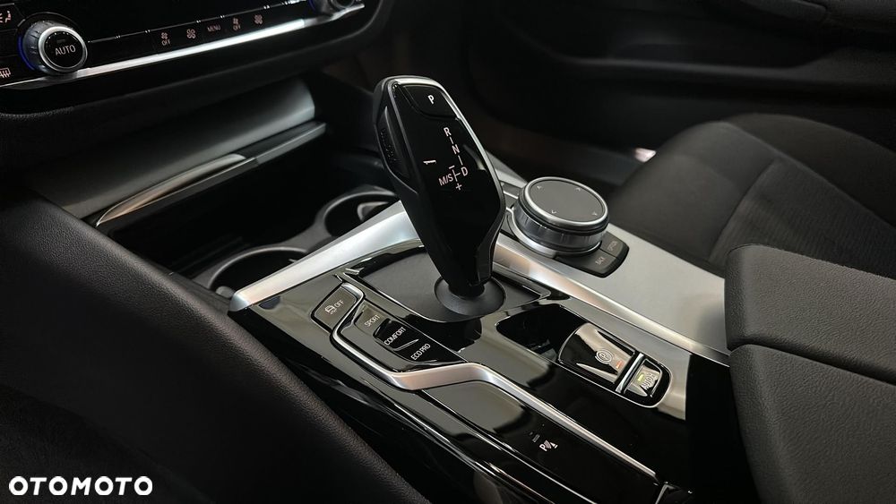 BMW Seria 5 520d xDrive MHEV - 17