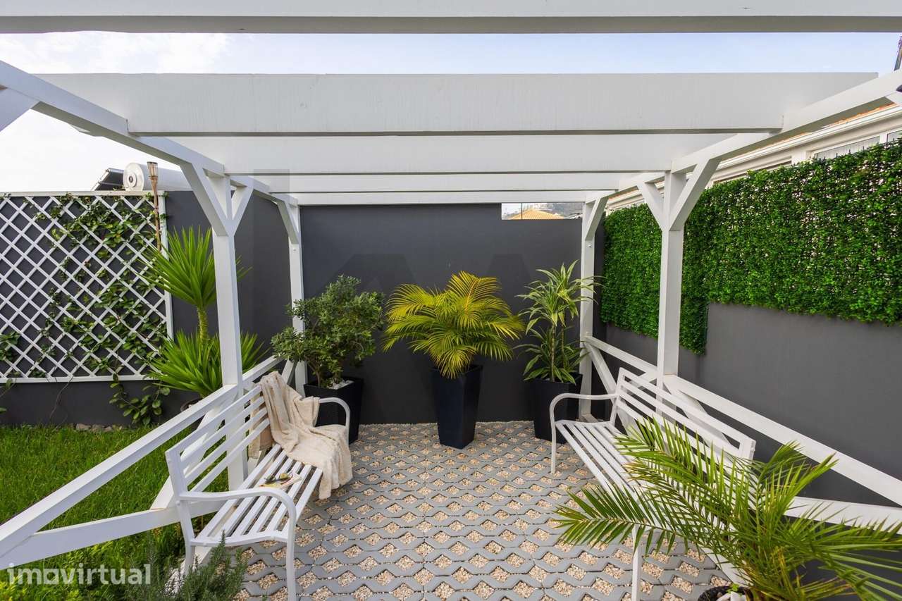 Moradia com 3 Apartamentos | Vista Mar | Caniço de Baixo - Grande imagem: 4/30