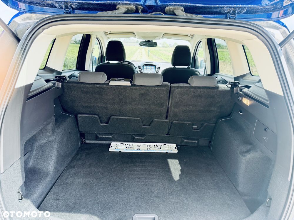 Ford Kuga - 12