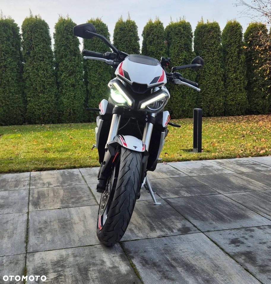 Triumph Street Triple - 4