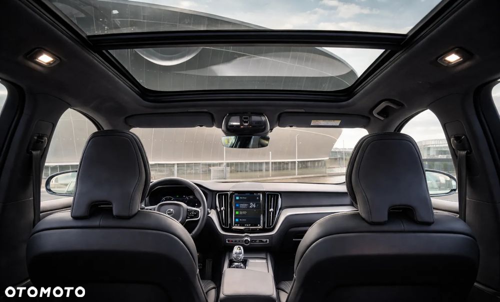 Volvo XC 60 B4 B Plus Dark - 2