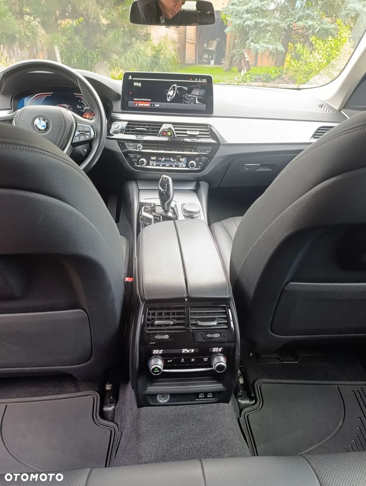 BMW Seria 5 530d xDrive Touring - 11
