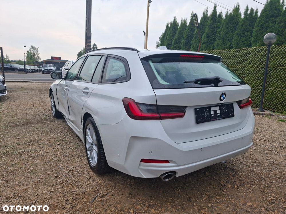 BMW Seria 3 320d xDrive MHEV Luxury Line - 4