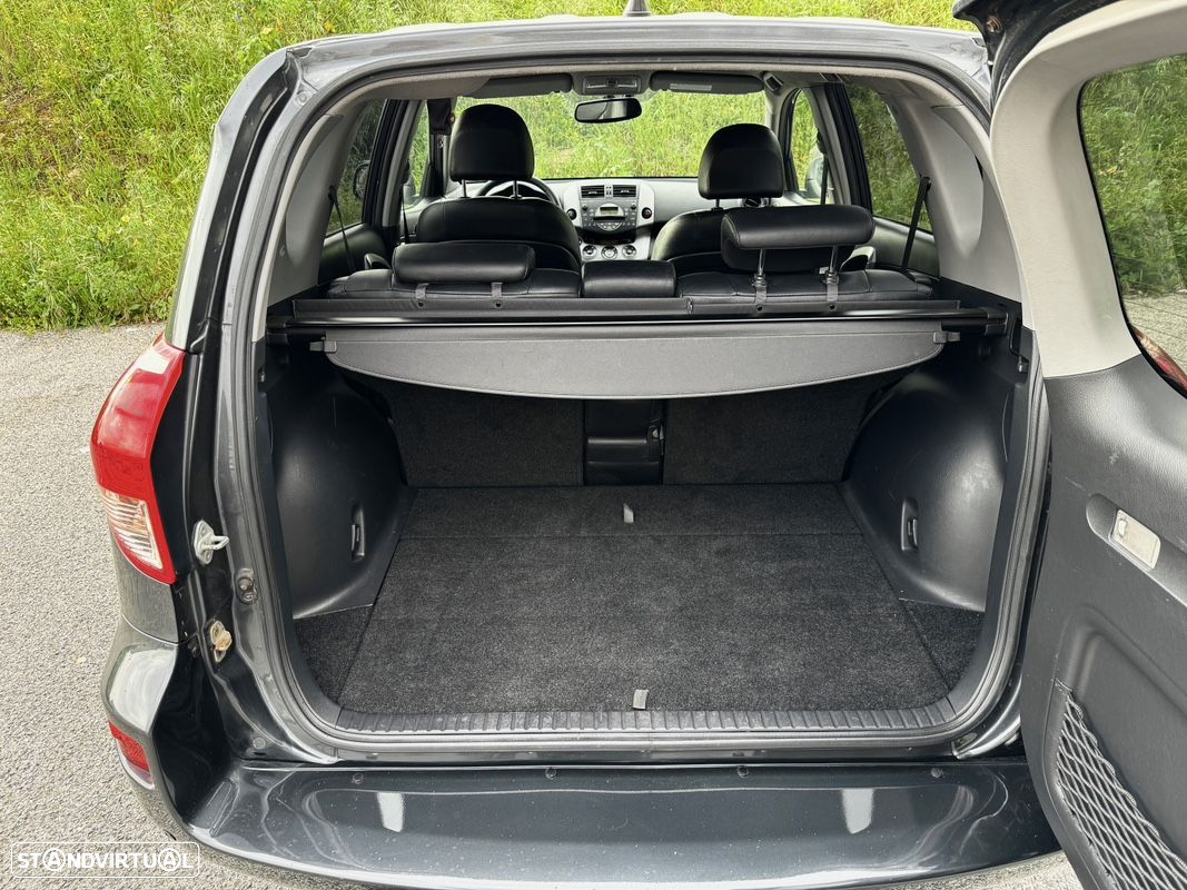 Toyota RAV4 2.2 D-4D X RF - 32