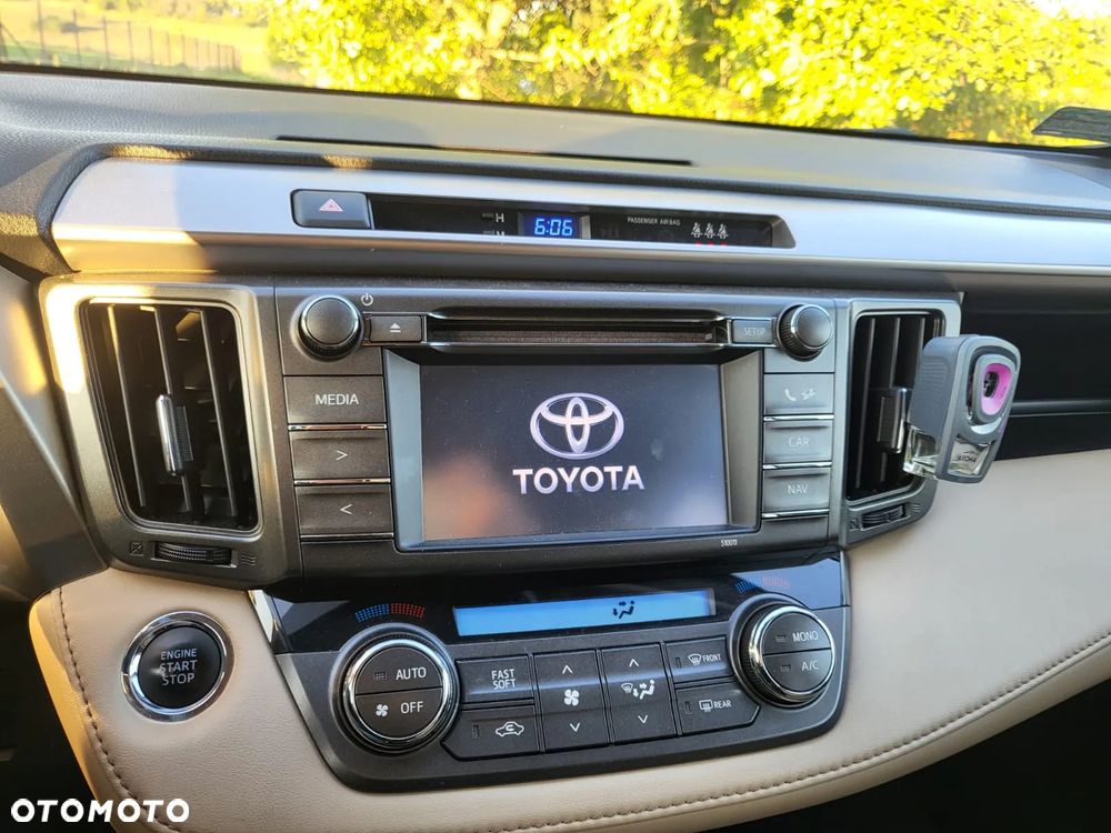 Toyota RAV4 2.0 D-4D Premium - 13