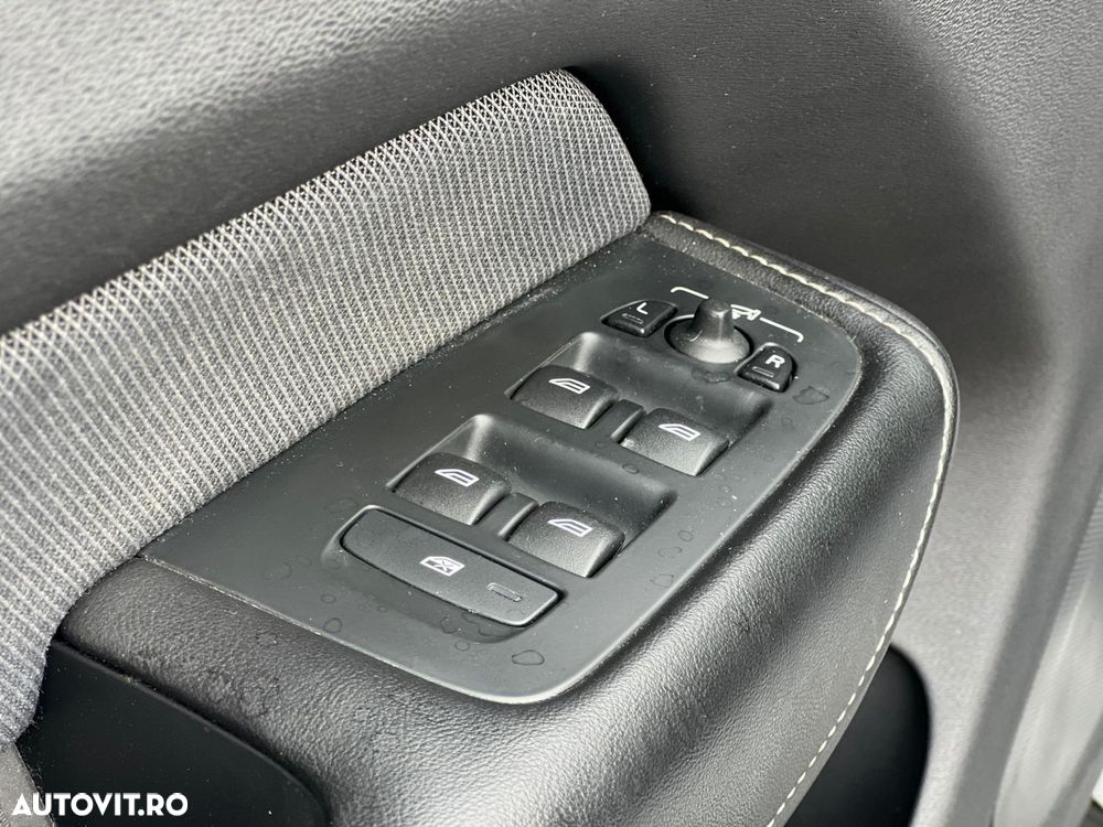 Volvo XC 60 D4 AWD R-Design - 10