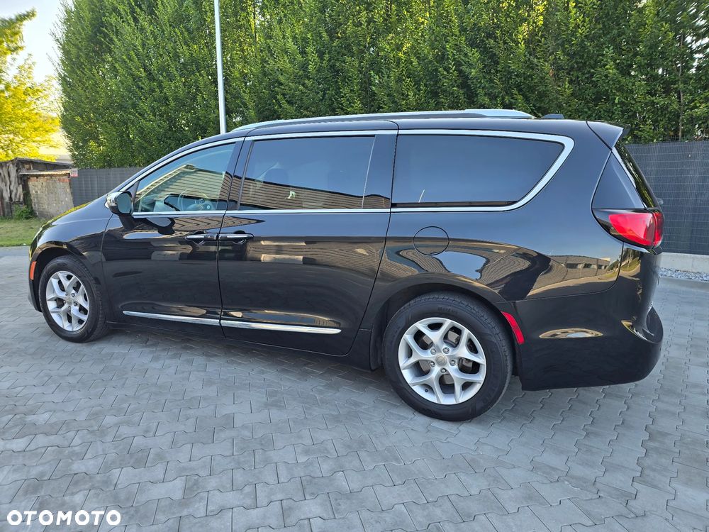 Chrysler Pacifica - 13