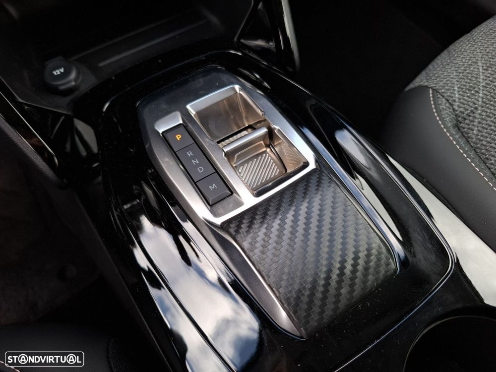 Peugeot 208 1.2 Hybrid Allure e-DCS6 — fotografia 17