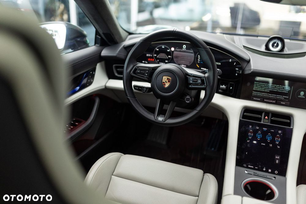 Porsche Taycan Turbo S Cross Turismo - 13