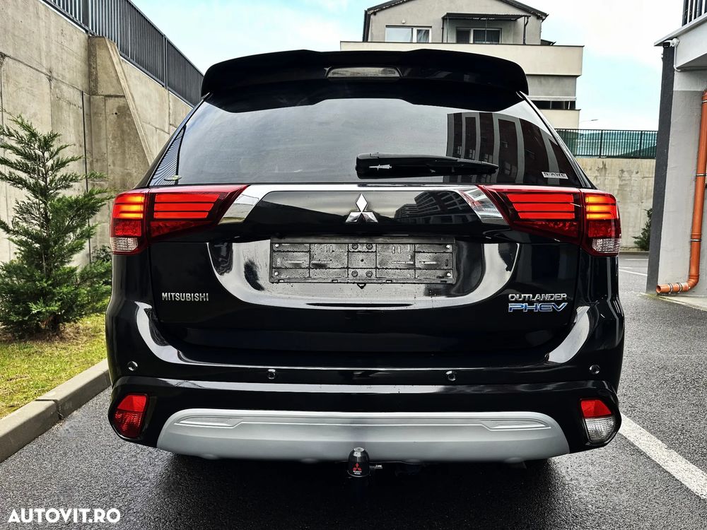 Mitsubishi Outlander PHEV 2.4 L 4X4 Intense - 30