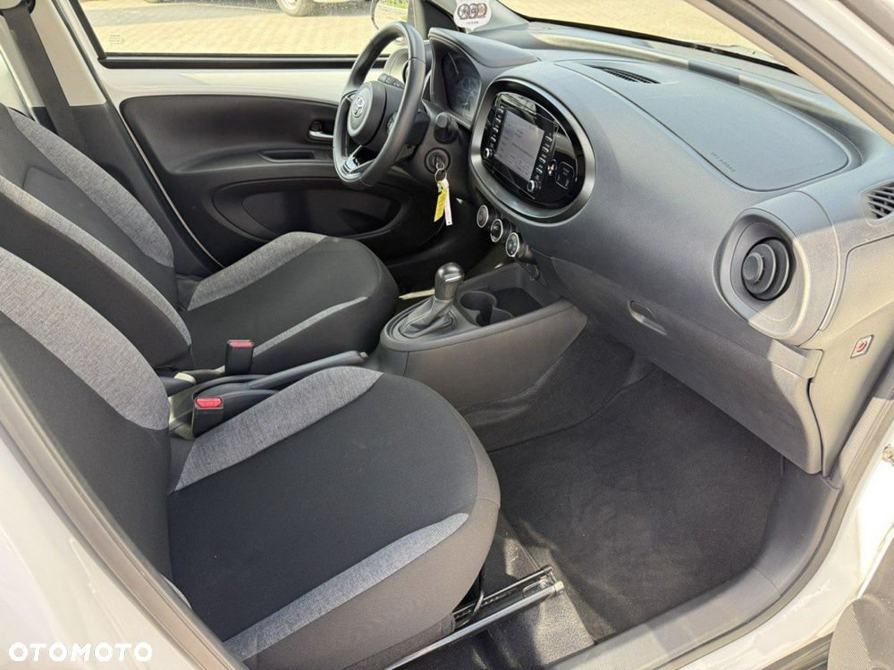 Toyota Aygo X S-CVT Black&White - 13