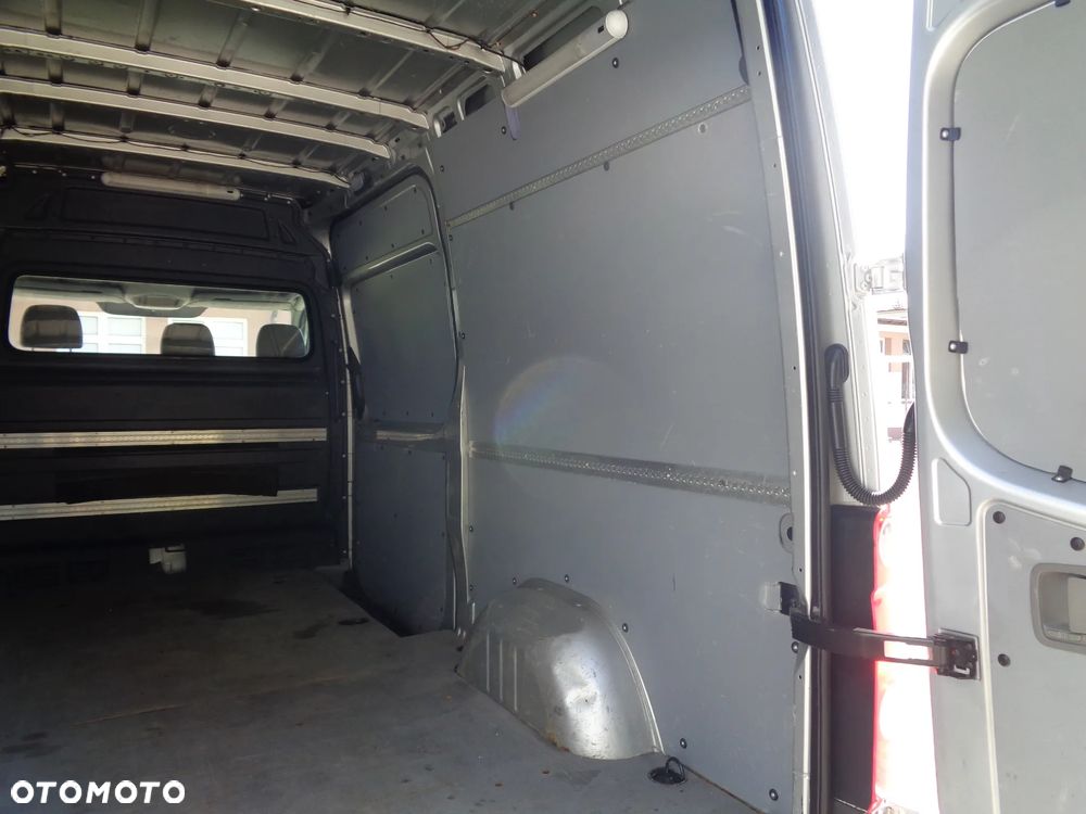 Volkswagen Crafter - 12