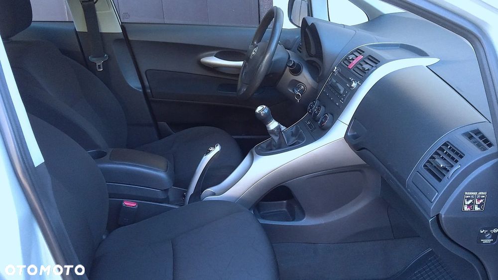 Toyota Auris 1.4 D-4D Terra - 10