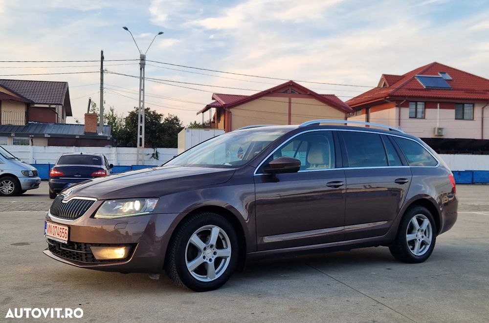 Skoda Octavia Combi 2.0 TDI DSG Premium Edition - 2