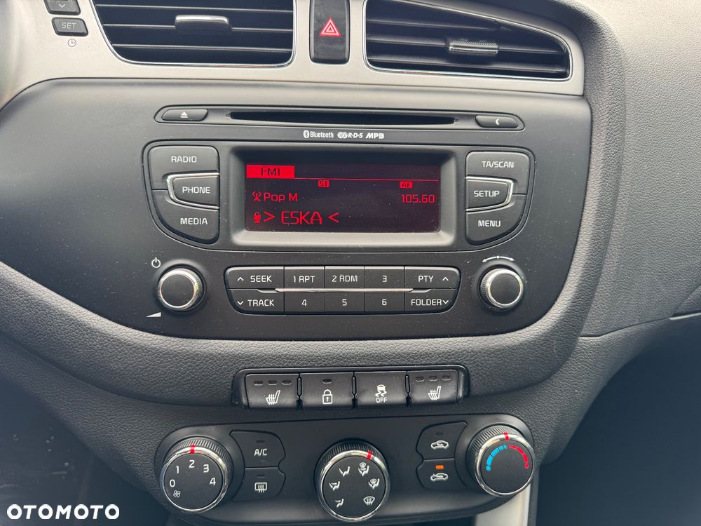 Kia Ceed 1.6 CRDi 128 ISG Fifa World Cup Edition - 40