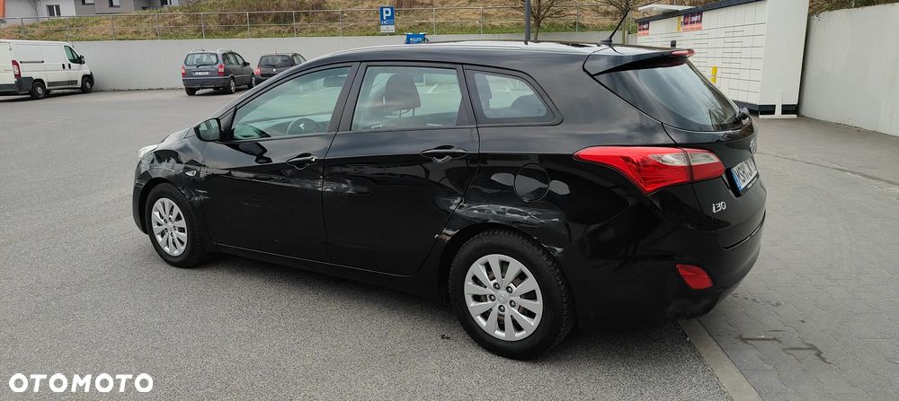 Hyundai i30 blue Kombi 1.4 Style - 23