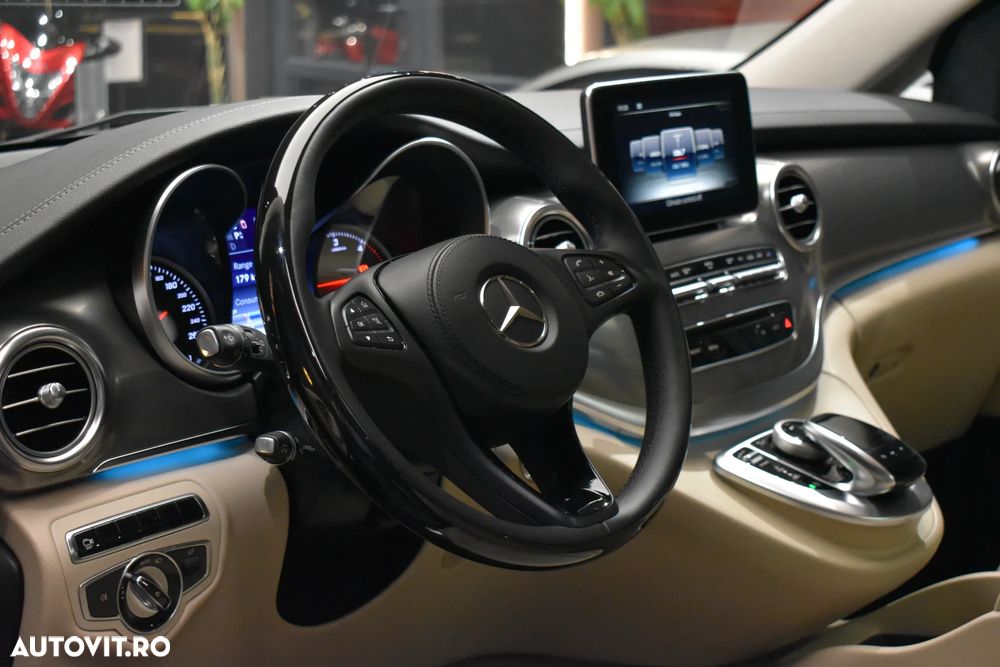 Mercedes-Benz V - 12