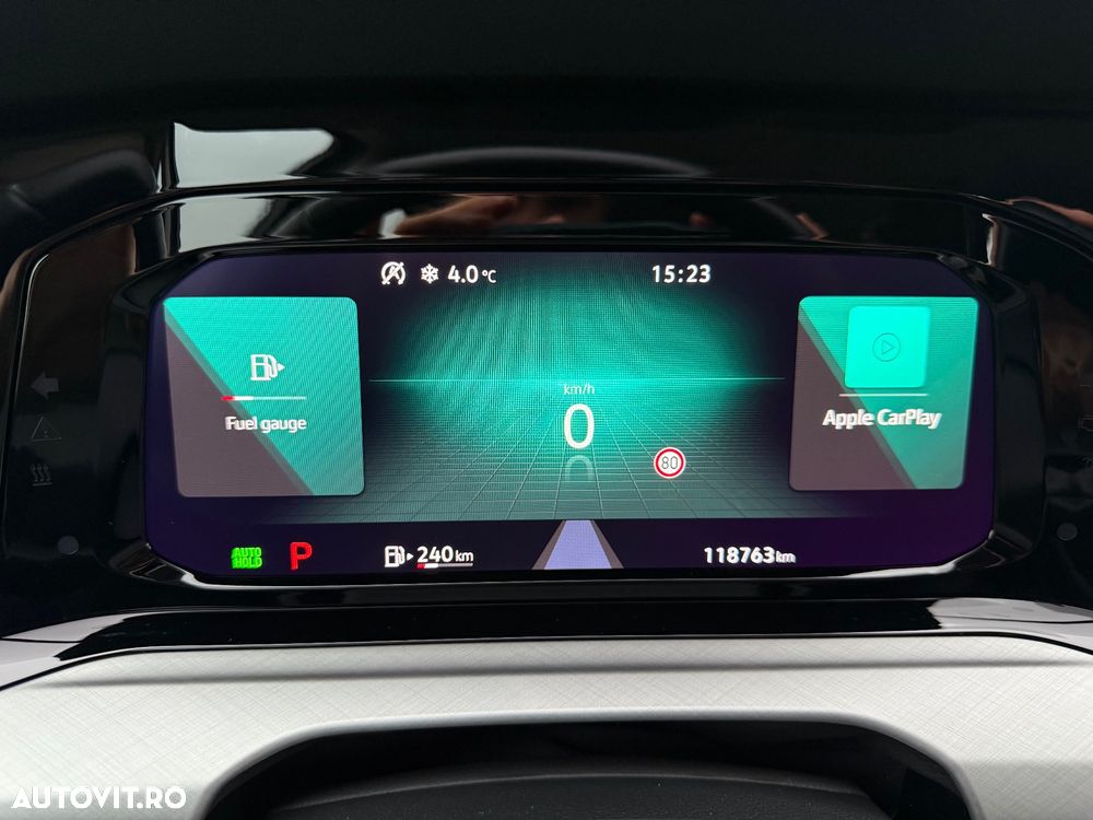 Volkswagen Golf - 22