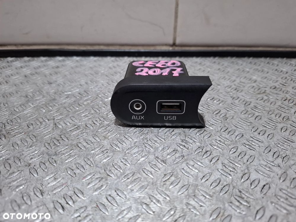 Wejście USB AUX Kia Ceed 2017 nr 96120A2300 - 1