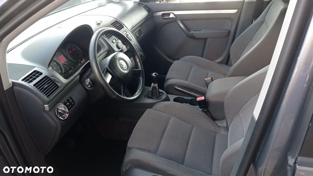 Volkswagen Touran 1.6 FSI Trendline - 30