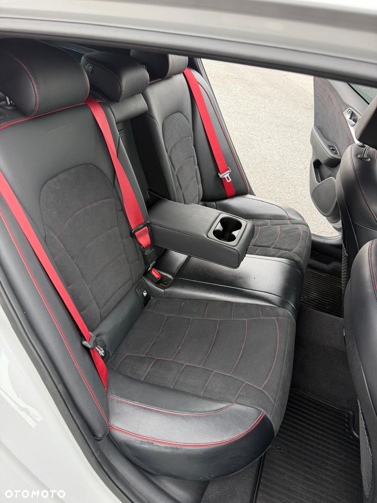 Kia Stinger 3.3 T-GDI V6 GT AWD - 18