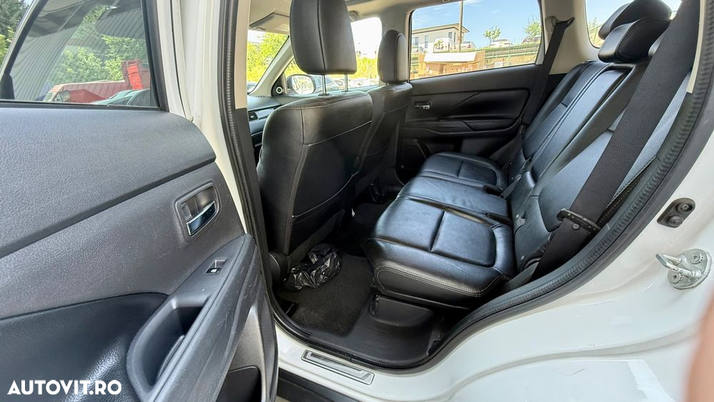 Mitsubishi Outlander - 10